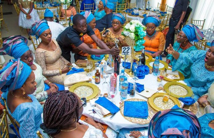 5 Types Of Nigerians You Will See At An Owanbe Party