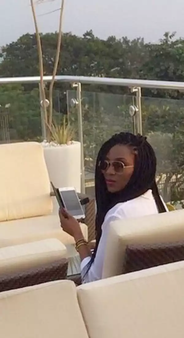 Genevieve Nnaji and her lovely braids chill in Lagos (pics)
