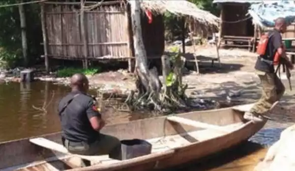 Photo: Policemen Using Canoe To Chase Armed Robbers In Lagos