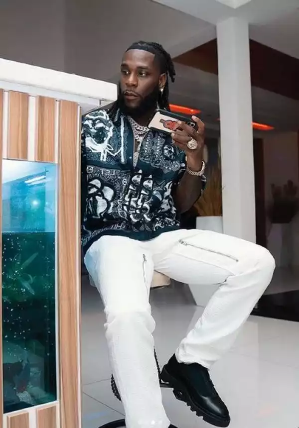Burna Boy Apologises To Fans After He Was Called Out For Standing Them Up For Seven Hours At His Lagos Concert