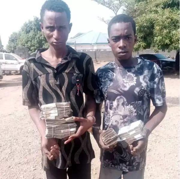 Police and local vigilantes arrest two suspected kidnappers as they rescue seven victims in Niger