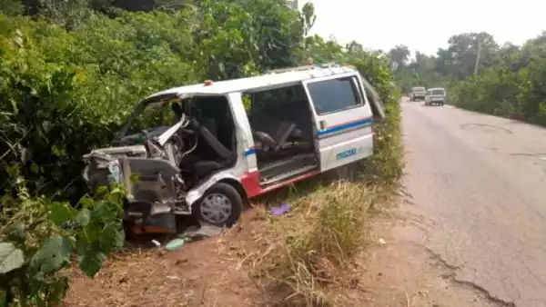 Seven injured as truck rams into bus in Osun