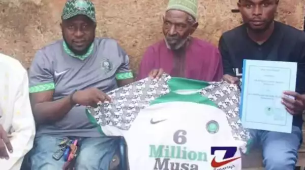 Ahmed Musa Gifts Kannywood Actor Who Lost His Sight House, Cash