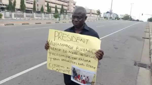 Abuja-Kaduna Train Attack: Nigerian Lawmaker Protests Barefooted Against Buhari Government’s Silence, Incompetence
