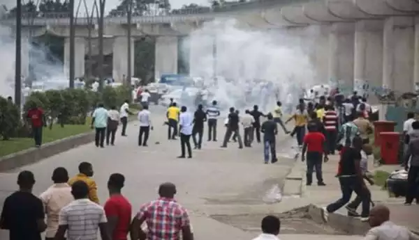 25 Cars Destroyed As Youths Clash Over Girlfriend In Kwara