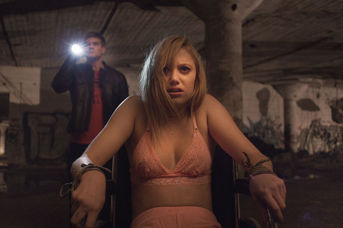 They Follow: It Follows 2 Announced, Maika Monroe & Director Returning