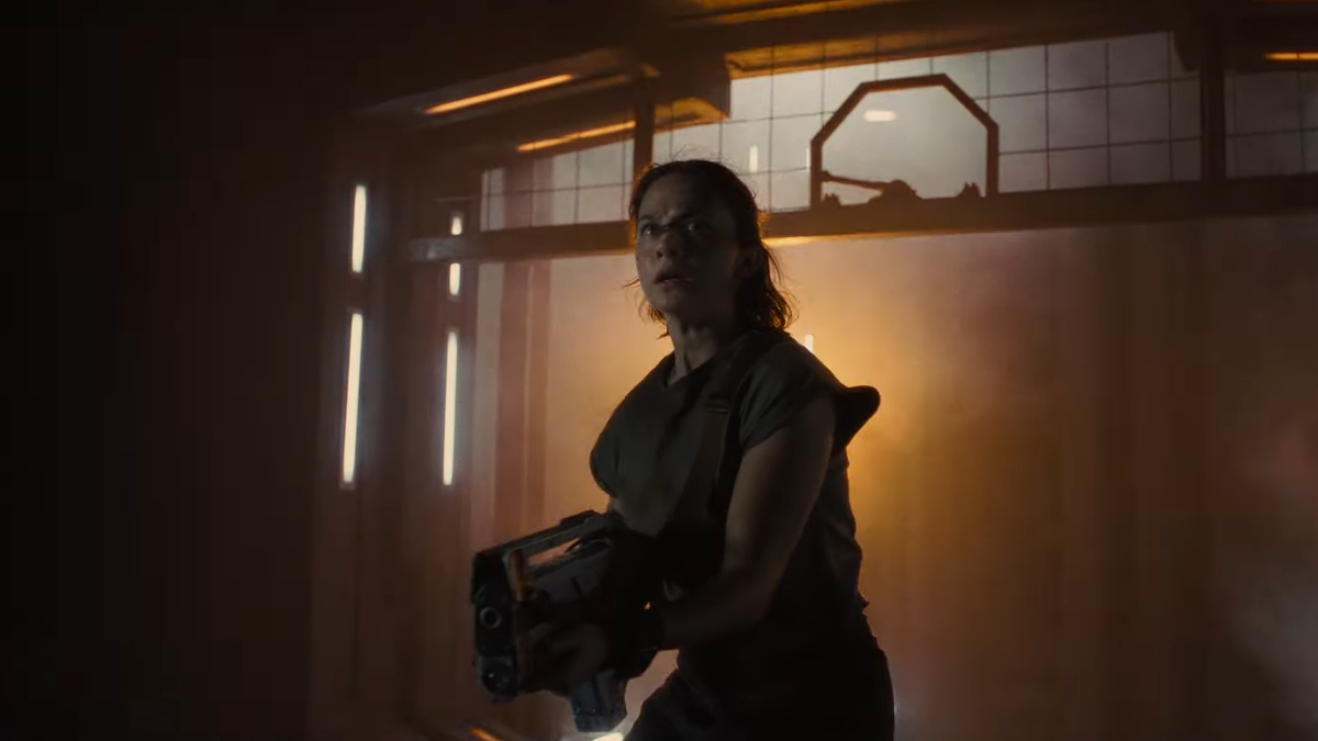 New Alien: Romulus Images Show Cailee Spaeny Hunting for Xenomorphs
