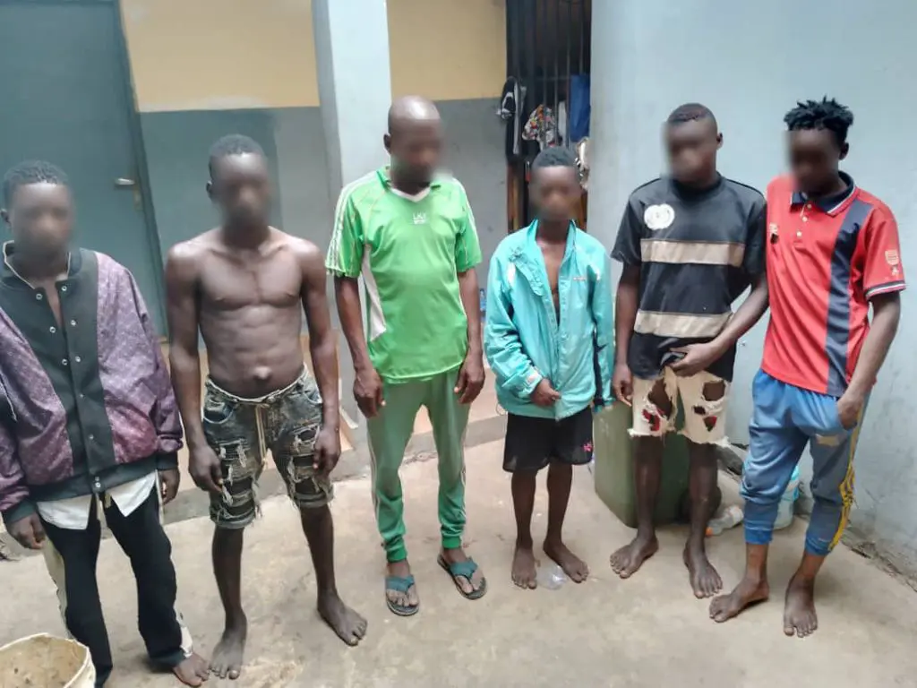Police arrest six armed robbery, one-chance suspects, recover weapons