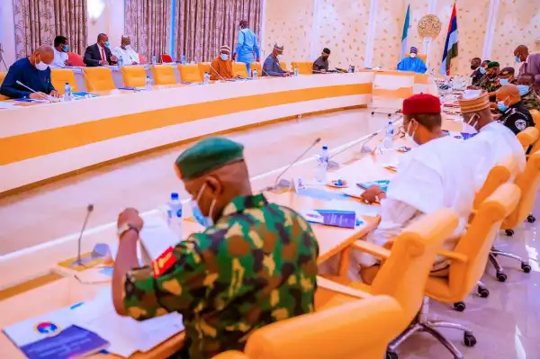 President Buhari Meets With Security Chiefs (Photos)